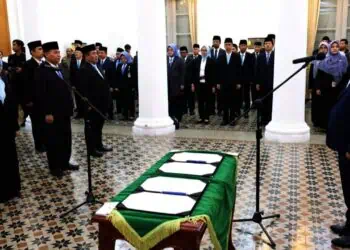 PELANTIKAN : Beberapa waktu lalu, Gubernur Banten Andra Soni melakukan pelantikan terhadap puluhan pejabat eselon dua. Rencananya, dalam waktu dekat pelantikan JPT Pratama, akan kembali dilakukan. (ISTIMEWA)