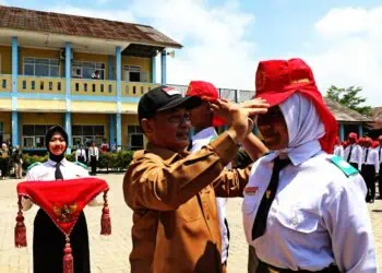 Wakil Bupati (Wabup) Serang Muhammad Najib Hamas, menutup Pusat Pendidikan dan Latihan Dasar (Pusdiklatsar) Paskibra Kabupaten Serang Angkatan 2026 tahun 2025, di SMKN 1 Kragilan, Senin (22/12/2025).  (ISTIMEWA)