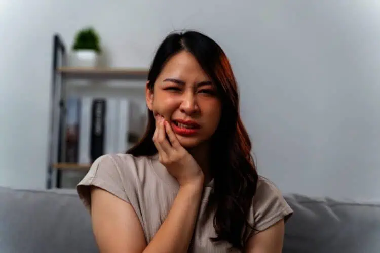 Gigi Tiba-Tiba Goyang? Waspada Sinyal Penyakit Gusi