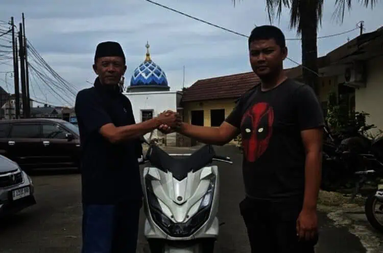 Polsek Ciputat Timur Kembalikan Sepeda Motor yang Dicuri kepada Warga