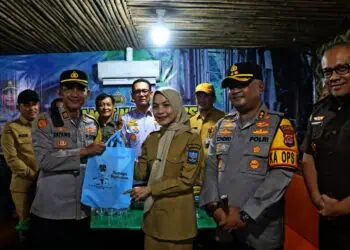 Tinjau Pospam Nataru, Bupati Zakiyah Pastikan Beri Keamanan Pengguna Jalan