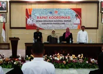 Bupati Pandeglang Raden Dewi Setiani, membuka Rapat Koordinasi (Rakor) Dekranasda, yang digelar di Pendopo Kabupaten Pandeglang, Rabu (31/12/2025). (ISTIMEWA)