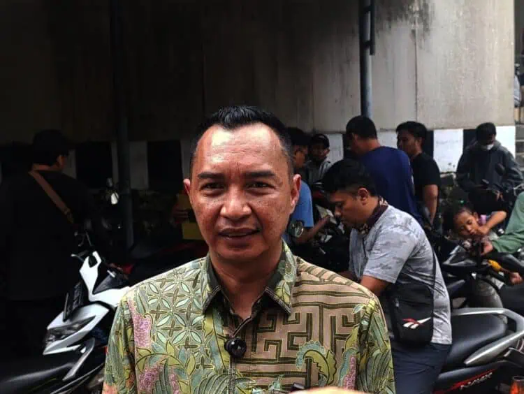 Ingatkan Jatuh Tempo Pajak, Samsat Ciputat Sasar Kendaraan di Tempat Parkir