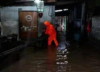 Lima Kali Kebanjiran Akibat Sampah TPA Cipeucang Longsor, Warga Pasrah