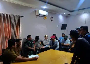 Diwarnai Gebrak Meja, Warga Geruduk Kantor UPT TPA Cipeucang