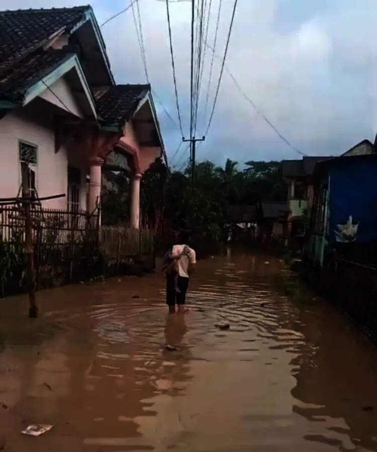 Aliran Sungai Cilemer Meluap Menggenang Ratusan Permukiman Warga Patia Pandeglang