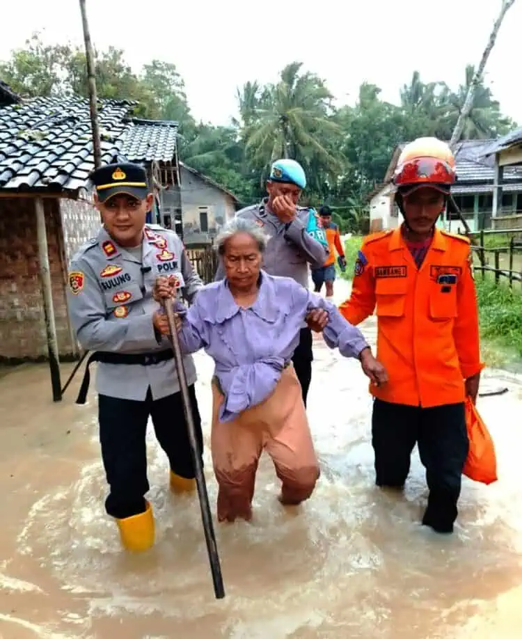 Banjir, Rumah Ambruk dan Pohon Tumbang Kembali Terjadi di Pandeglang