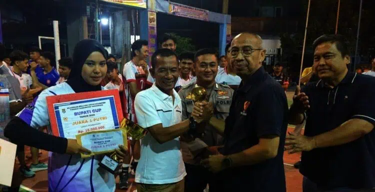 Kelapa Dua-Pagedangan Rebut Piala Bupati
