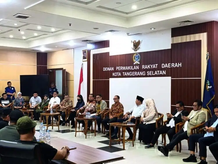 Temui Pengunjuk Rasa, Pilar Catat Tuntutan Warga