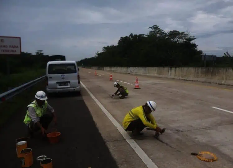 Jelang Mudik Menko AHY Minta Perbaikan Jalan dikebut