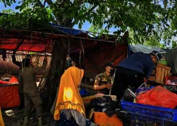 Bikin Macet, 28 Bangunan Liar di Jalan Raya Sentiong Balaraja Dibongkar