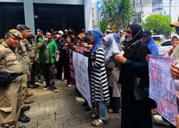 Warga Muncul Tagih Janji Terkait Penutupan Jalan Raya Muncul-Parung