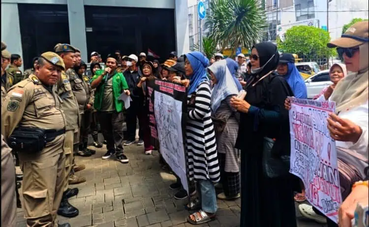 Warga Muncul Tagih Janji Terkait Penutupan Jalan Raya Muncul-Parung