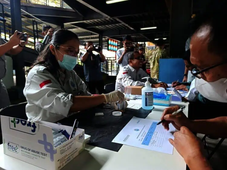 Tes Urine di Terminal Pondok Cabe, Puluhan Sopir Bus Negatif Narkoba