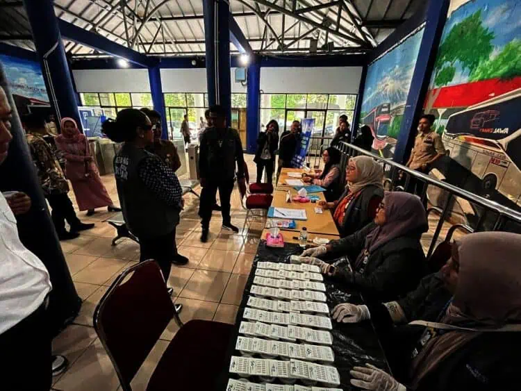 BNN Kota Tangerang Tes Urine Awak Bus Jelang Nataru di Terminal Poris Plawad