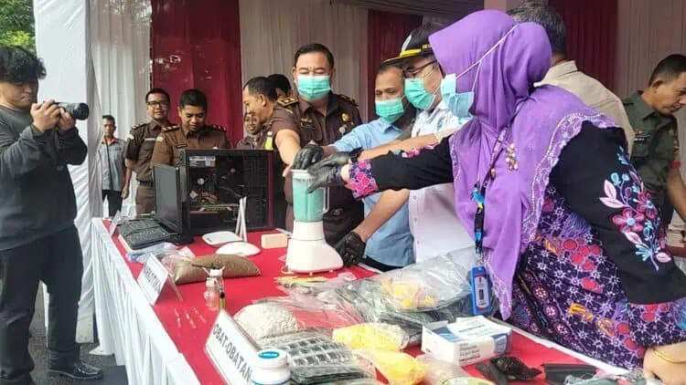 Kejari Kabupaten Tangerang Musnahkan 13.214 Tramadol dan Hexymer