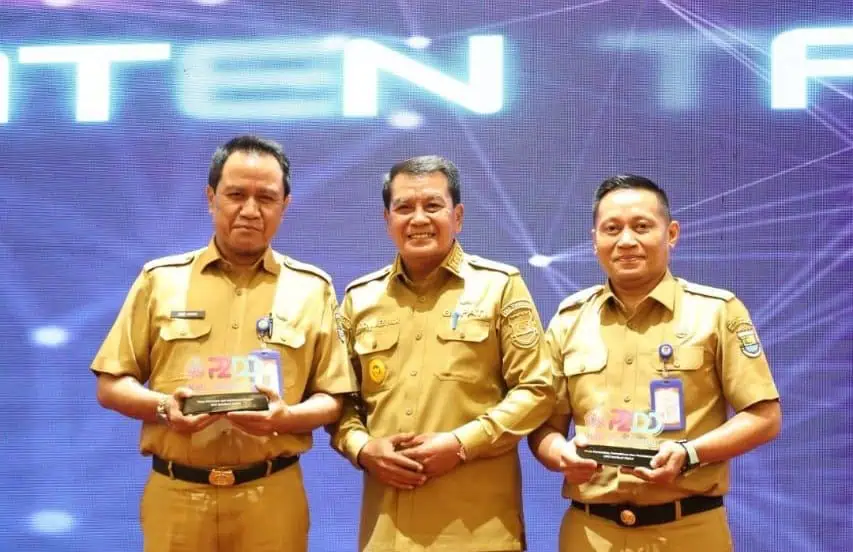 Dinas Perumahan, Permukiman dan Pemakaman Kabupaten Tangerang Raih Penghargaan Retribusi Digital Terbaik 2025 Dinas Perumahan, Permukiman dan Pemakaman Kabupaten Tangerang Raih Penghargaan Retribusi Digital Terbaik 2025