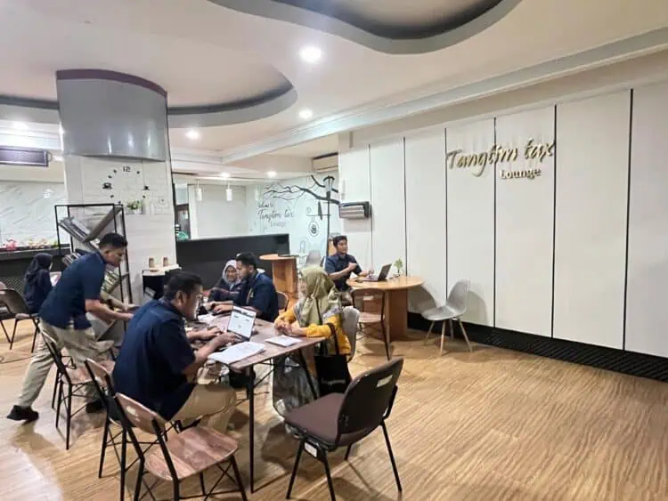 Antrean Panjang Warnai Pendaftaran Core Tax di KPP Tangerang Timur
