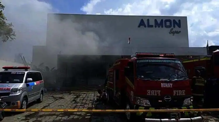 Almon Super Swalayan Rangkasbitung Terbakar, Pengunjung Panik Berhamburan