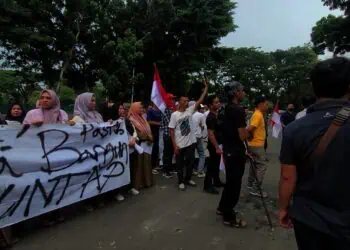 Penghuni Huntara Turun Gunung Tagih Janji Pemkab Lebak