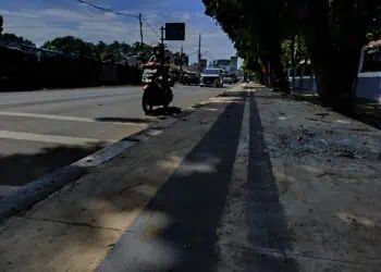 Jalur Pemandu Tunanetra di Serpong Hanya Dicat Hitam