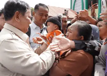 Datangi Posko Pengungsian di Langkat, Prabowo: Kami tidak akan tinggalkan kalian