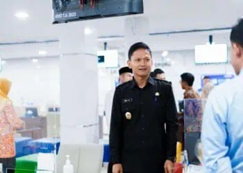 Wabup Pandeglang Iing Andri Supriadi, saat melaksanakan agenda pemerintahan, beberapa waktu lalu. (DOKUMEN/SATELITNEWS.COM)