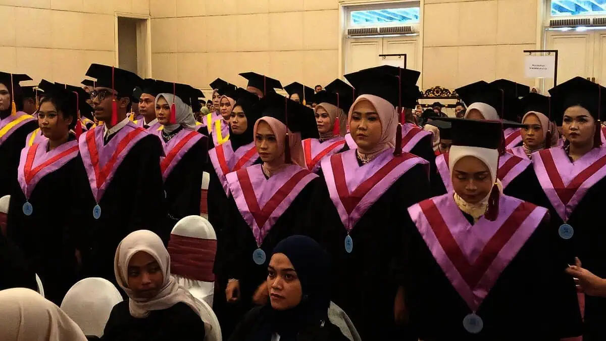 UIS Wisuda 101 Lulusan Ilmu Kesehatan, Rektor Tekankan Integritas UIS Wisuda 101 Lulusan Ilmu Kesehatan, Rektor Tekankan Integritas
