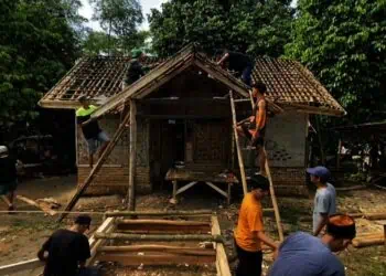 Warga Lebak Gotong Royong Benahi Rumah Janda 6 Anak yang Nyaris Roboh