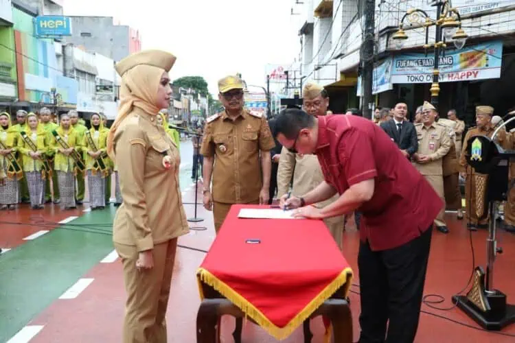 Rintik Hujan Iringi Pelantikan 11 Pejabat Pemkot Serang