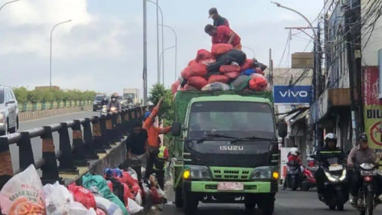Pemkot Tangsel Uji Coba Buang Sampah ke TPA Cilowong Serang Selama Sepekan
