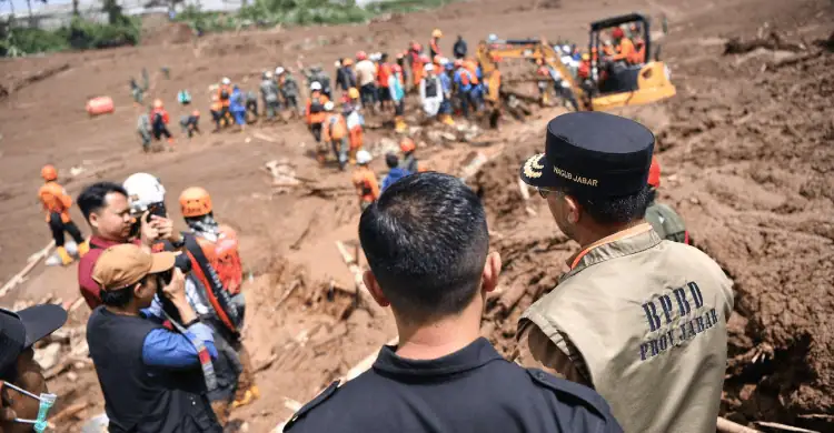 Basarnas: 61 Korban Masih Tertimbun Longsor, 29 Jenazah Dievakuasi