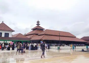 Kawasan Banten Lama terendam luapan air, diduga akibat penyempitan sungai, Sabtu (3/1/2026). (ISTIMEWA)