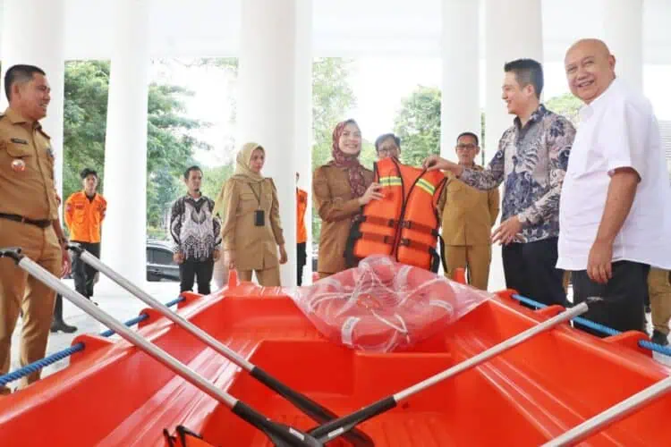 Bupati Zakiyah Terima Bantuan 5 Rescue Boat dari Pihak Swasta