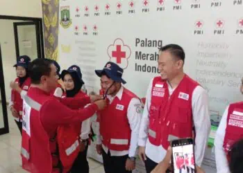 Sejumlah Nakes PMI Banten, dilepas ke Bireun, Aceh. Guna membantu penanganan korban terdampak, pascabencana. (ISTIMEWA)