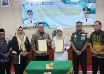Bupati Pandeglang Raden Dewi Setiani, pimpin Rapat Koordinasi Bidang Sosial Ekonomi, di Oproom Sekretariat Daerah (Setda) melibatkan pendamping PKH dan para pengurus Koperasi Merah Putih, Kamis (8/1/2026). (ISTIMEWA)