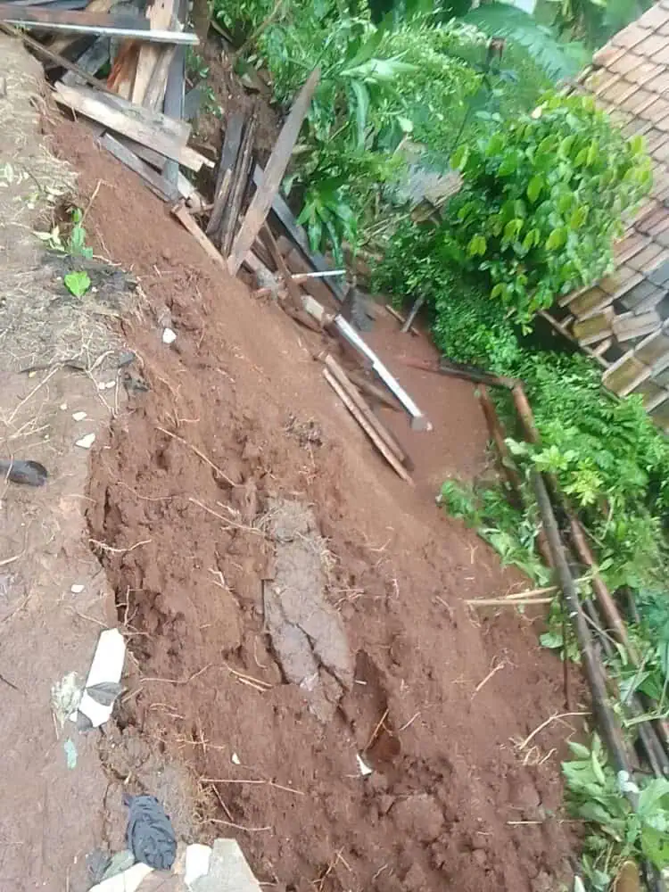 2 Rumah Nyaris Tergerus Longsor, Warga Pandeglang Diminta Tingkatkan Kewaspadaan