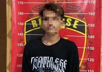Terduga pelaku pengedar obat - obatan terlarang, diamankan polisi. (ISTIMEWA)