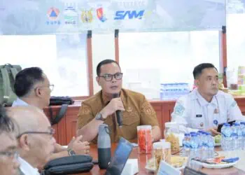 AJUKAN MODIFIKASI CUACA - Walikota Serang Budi Rustandi, mengajukan modifikasi cuaca ke posko Operasi Modifikasi Cuaca (OMC), Lanud Halim Perdanakusuma, Jakarta, Selasa (13/1/2026). (ISTIMEWA)
