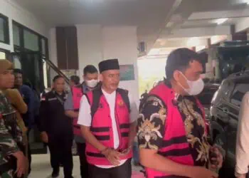 Suasana persidangan kasus Tipikor, memvonis Kades Kohod non aktif, Kecamatan Pakuhaji, Kabupaten Tangerang, Arsin Bin Asip, Ujang Karta, Septian Prasetyo dan Chandra Eka Agung, dengan hukuman pidana penjara masing-masing 3,6 tahun, Selasa (13/1/2026). (LUTHFI/SATELITNEWS.COM)