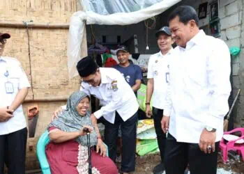 Rumah Janda Tua Roboh, Bupati Tangerang Turun Tangan Beri Bantuan Rp30 Juta