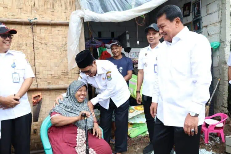 Rumah Janda Tua Roboh, Bupati Tangerang Turun Tangan Beri Bantuan Rp30 Juta