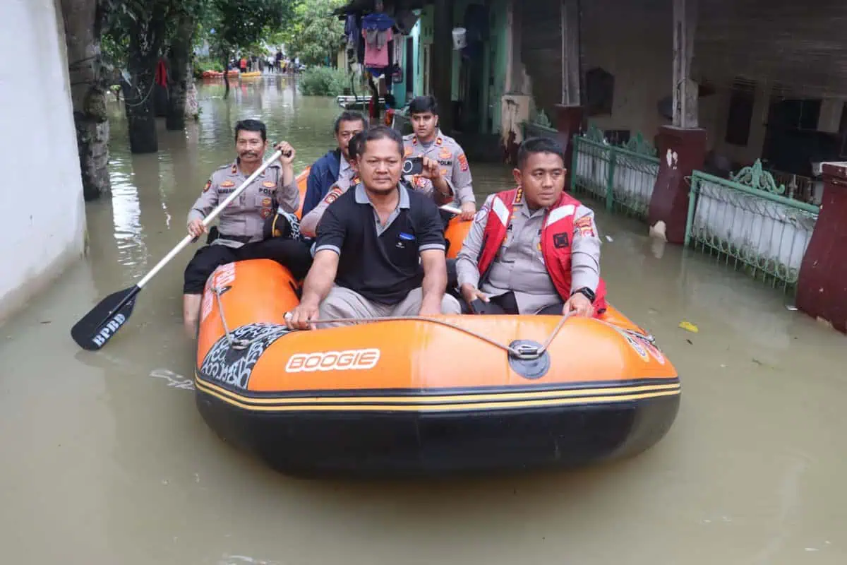 Cidurian Meluap, 202 KK di Taman Cikande Terendam Banjir Cidurian Meluap, 202 KK di Taman Cikande Terendam Banjir