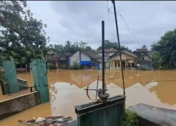 TERENDAM BANJIR : Puluhan rumah warga di wilayah Banten terendam banjir. (ISTIMEWA)