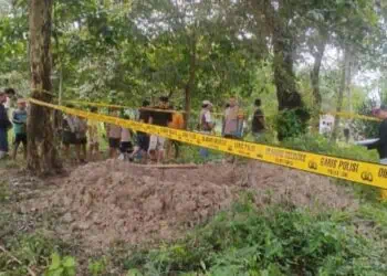 DUGAAN PEMBONGKARAN MAKAM - Warga Kampung Gardu Junti, Desa Junti, Kecamatan Jawilan, Kabupaten Serang, digegerkan adanya satu makam dibongkar orang tidak dikenal di Tempat Pemakaman Umum (TPU) Kampung setempat, Senin (19/1/2026). (ISTIMEWA)