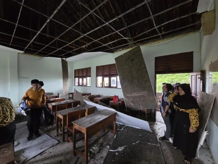 Plafon Kelas Ambrol, 6 Pelajar SMAN 5 Kabupaten Tangerang Luka Lecet
