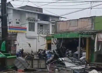 Hujan Deras dan Angin Kencang Terjang Solear, Atap Ruko Berhamburan