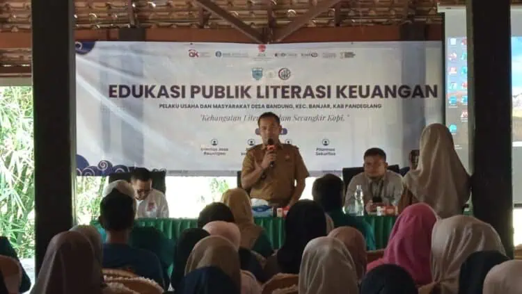 Ratusan Warga Desa Bandung Pandeglang Dibekali Literasi Keuangan