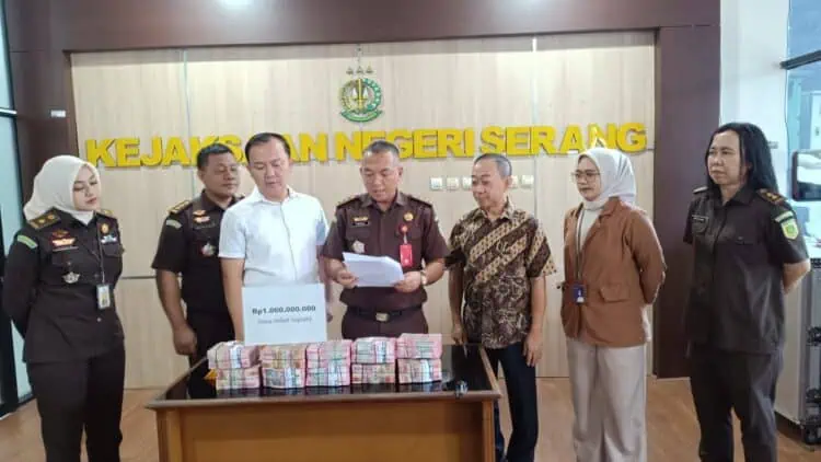 Buang Limbah B3 Sembarang, PT GNI Bayar Denda Rp1 Miliar ke Kejari Serang