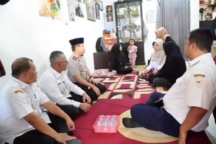 Jalan Rusak Berujung Duka, Pelajar SD Meninggal Dunia, Bupati Dewi Lakukan Ini